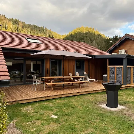 Zelcova Avec A Chalet *